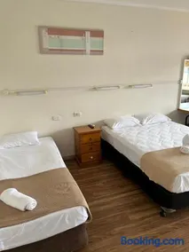 Crown Hotel Motel - Image 3