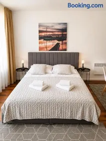 BL Yachtclub Lakeview Apartment - Image 3