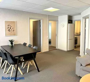City 6-bedroom, private parking. - Image 1