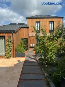 Maison d'exception avec jardin privé aux portes de Paris - Image 1