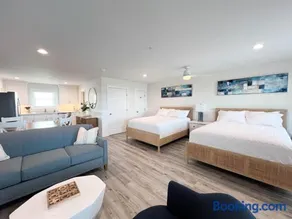 2002 Queen Suite, 2nd Floor Surfside - Image 2
