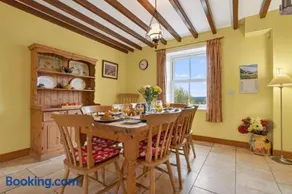 4 Bed in Whitby oc-wa965 - Image 2