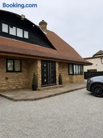Judds House Peaceful Luxury Stay Near London - Image 1