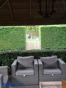 Fully equipped private guesthouse for up to 4 guests, quiet countryside location, only 30 minutes from Rotterdam, free parking, WiFi and large garden - Image 4