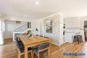 High ON Hill - Big, Bold & Beautiful - Holiday Yamba - Image 2