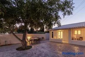 Walnut House - Peaceful Private Garden - Image 2