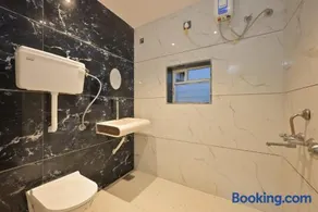 II EMPYREAN STAYS II MARSHAL VILLA II 3BHK II AC II PRIVATE SWIMMING POOL Il - Image 5