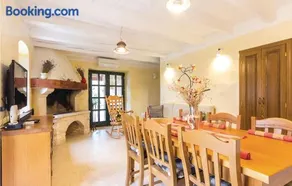 Gorgeous Home In Sisan With Wifi - Image 5