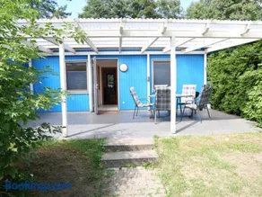 "Blaues Haus am See mit Boot" - Image 2