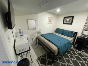 Private Bedroom with Private Bathroom and Private Entrance - Image 1