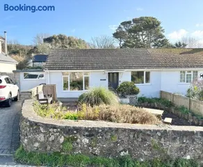 Harlowe Mousehole Hideaway two bedrooms with parking - Image 5