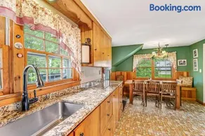 Roxbury Retreat - Image 4