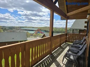 Green Bear Cabin - Image 3