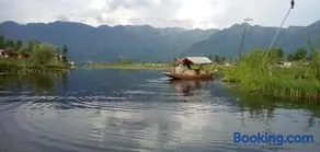 New Dunhill Houseboat - Image 2