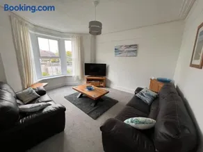 Pet friendly Sleeps 6 with Garden and Parking - Image 4