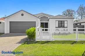 Waves Retreat - Coastal Style Home near Warana Beach - Image 5