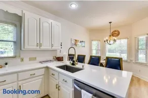 Spacious Home-Game Room - Private Pond - Sleeps 16 - Image 4