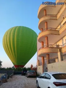 KR Hotel - Image 1