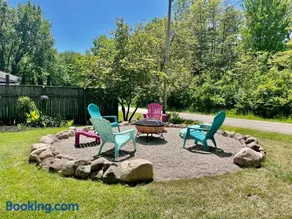 The charming Glenn Cottage! Walk to Lake Michigan! - Image 2