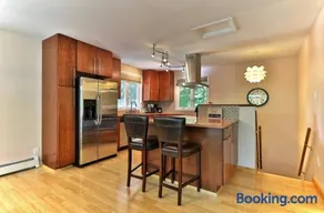 the SHACK - Three Bedroom Home Close to Ski Resort with Hot Tub - Image 3