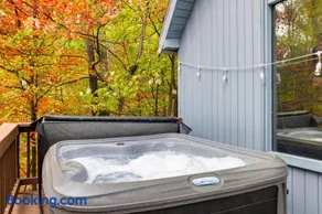 Wooded Chalet w Hot Tub & Indoor Pool, Gym Access - Image 3