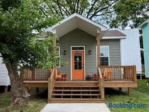 The Little Cape Lofted Cottage on Winding Creek in Nature - Image 1