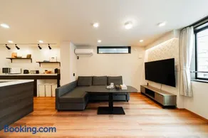98 Square Meters, Best Location, Free Parking, Luxury 4 Floor Private House with Rooftop, 5 minutes walk to station - Image 1