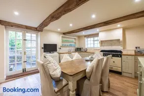 Wisteria Cottage in the heart of Helmsley - Image 3
