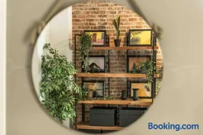 Modern Studio with Private Rooftop Terrace by REMS - Image 4