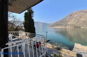 1bd Waterfront Apt w Perast Views - Image 2
