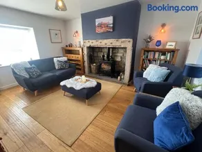 Cottage - Sleeps 5 - Parking & Wood burning stove - Image 2
