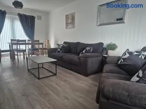 3 bedroom house-Ellesmere Port - Image 3