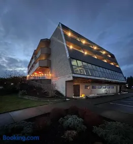 Hotel 19 - Image 1