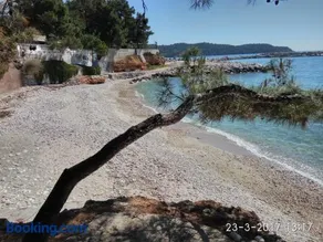 Family house by the beach - Image 1