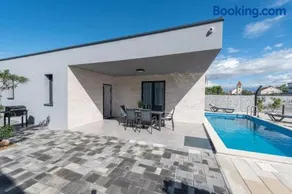 More Exclusive Villas and Spa - Image 3