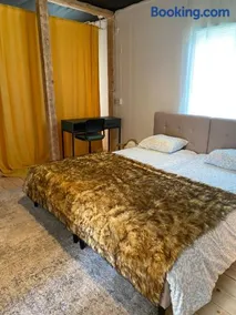 Karula Stay - 2 Bedroom City House, Hot-Tub optional - Image 4