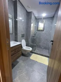 Appartement Luxe Vue Piscine Résidence Les Perles de Bentriaa, El Mansouria - Image 3