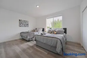 Amazing Townhouse 15 minutes from the Beach - Image 2