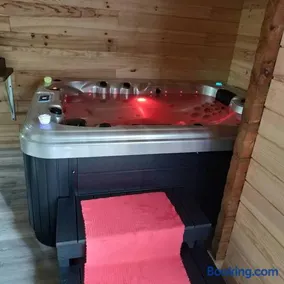 Studio avec sauna, jacuzzi et barbecue | Vue piscine - Image 2