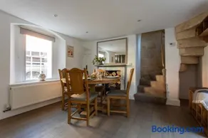 Charming 18th century cottage - central - parking - Image 2