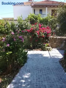 Ευχάριστο σπίτι με ωραίο κήπο - Image 4