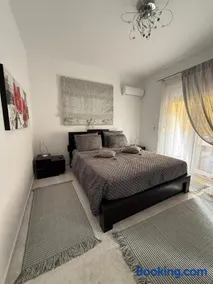 Katsaras House 3 Cozy Bedrooms - Image 1