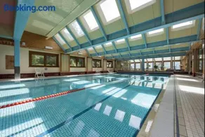 Cosy 2-bed chalet apt with pool, Verbier centre - Image 2