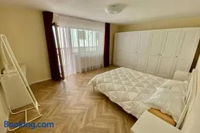 Cozy Modern One Bedroom - Image 2