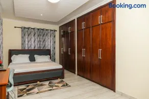 Unique Green Lodge - Image 3