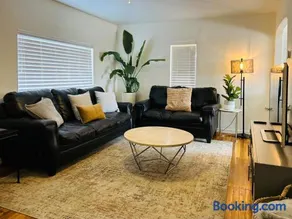 Home Sweet Idahome, feels like home with all the decor you wish you could afford King bed in master, fully fenced dog friendly yard, a few blocks from BSU and downtown Boise, Your perfect stay! - Image 4