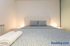 Modern Apartment in the City Center - Image 2