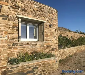 Cycladic house with panoramic view - Image 3