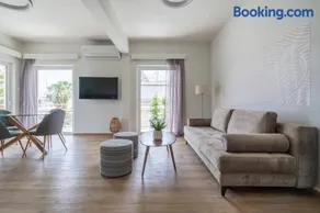 Sea View Stylish Penthouse in Varkiza - Image 2