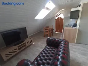 Appartement climatisé avec cour et jardin - Image 3